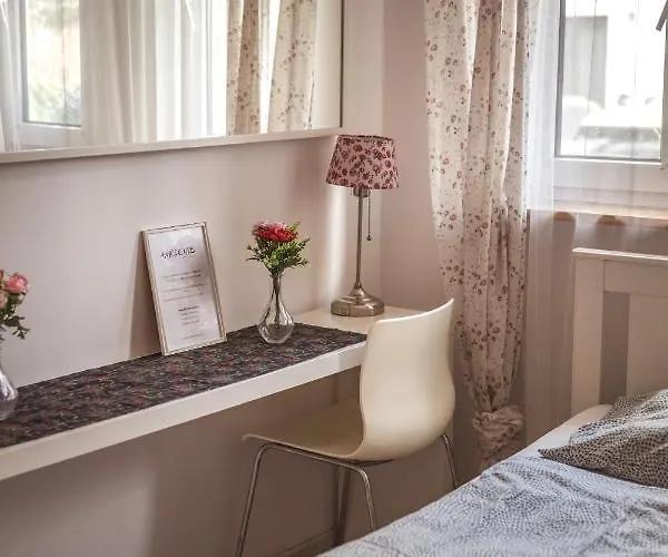 בית הארחה 4 Couples & 4 Friends