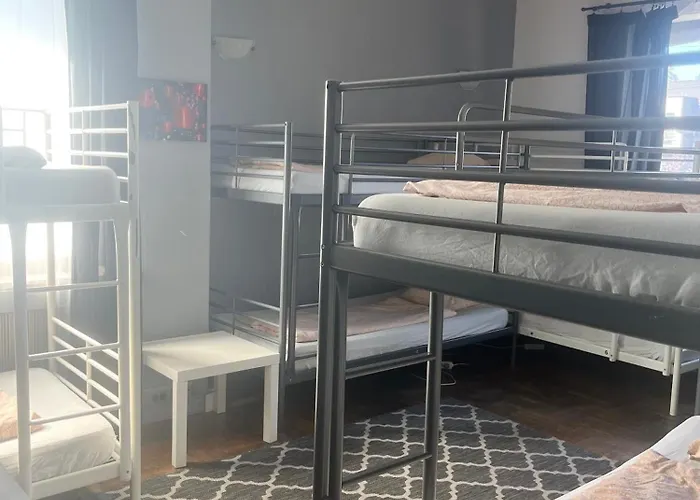 4 Couples & 4 Friends בית הארחה קרקוב