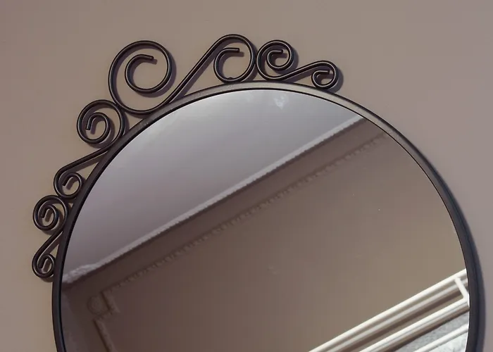 4 Couples & 4 Friends בית הארחה 2*