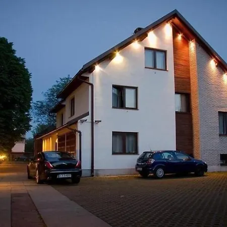 4 Couples & 4 Friends 게스트하우스