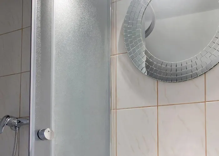 4 Couples & 4 Friends 게스트하우스