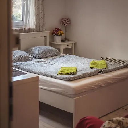 4 Couples & 4 Friends 2*