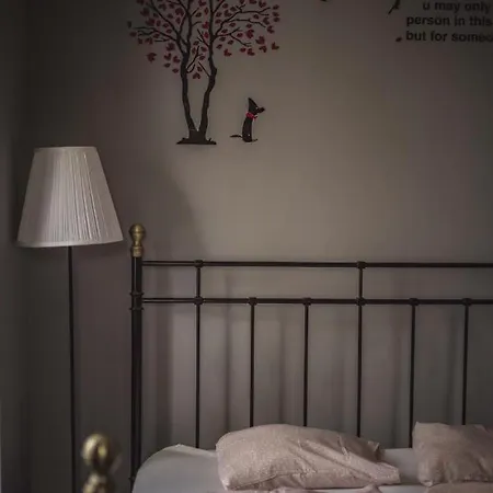 4 Couples & 4 Friends B&B