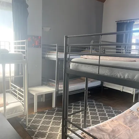 4 Couples & 4 Friends B&B 크라쿠프