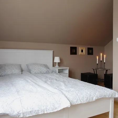 4 Couples & 4 Friends B&B