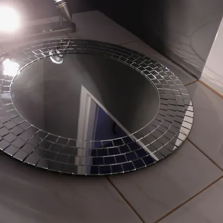 4 Couples & 4 Friends B&B