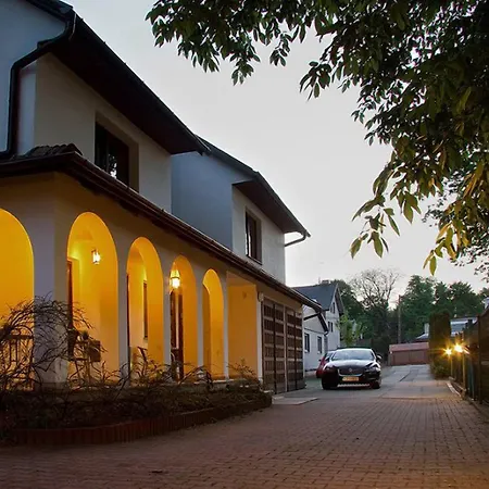 4 Couples & 4 Friends B&B