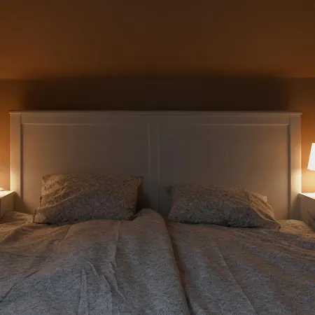 4 Couples & 4 Friends