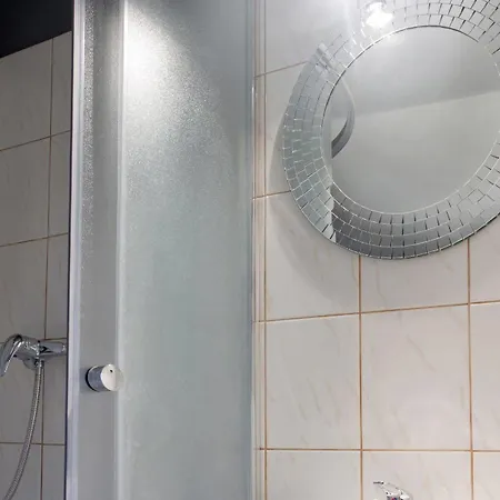 4 Couples & 4 Friends B&B