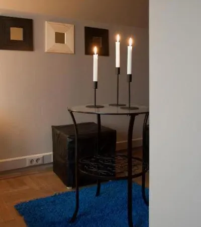 4 Couples & 4 Friends