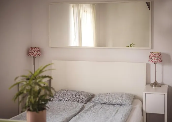 4 Couples & 4 Friends Guest house