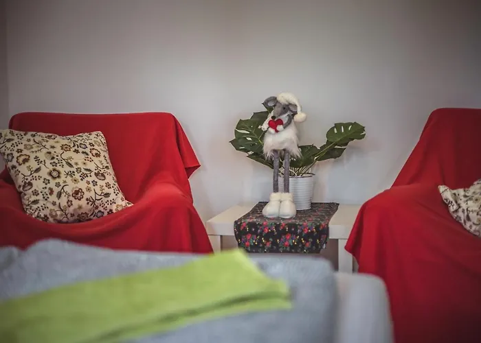 4 Couples & 4 Friends Guest house