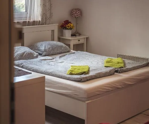 4 Couples & 4 Friends 2*