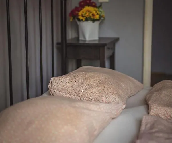 4 Couples & 4 Friends ゲストハウス