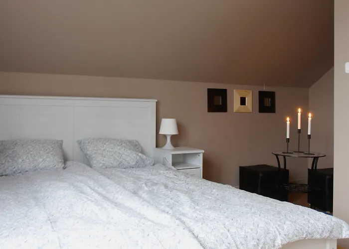 4 Couples & 4 Friends Guest house