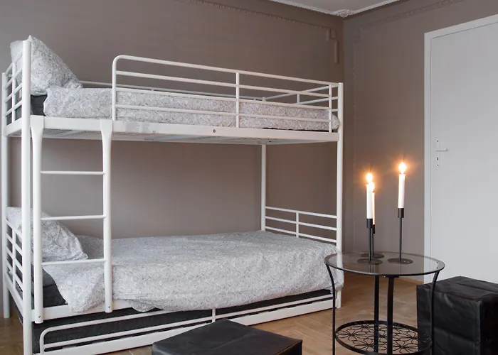 4 Couples & 4 Friends