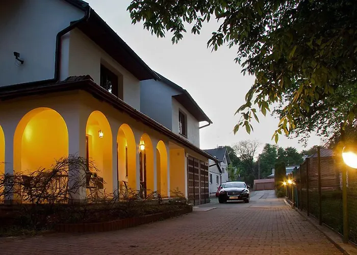 4 Couples & 4 Friends Guest house