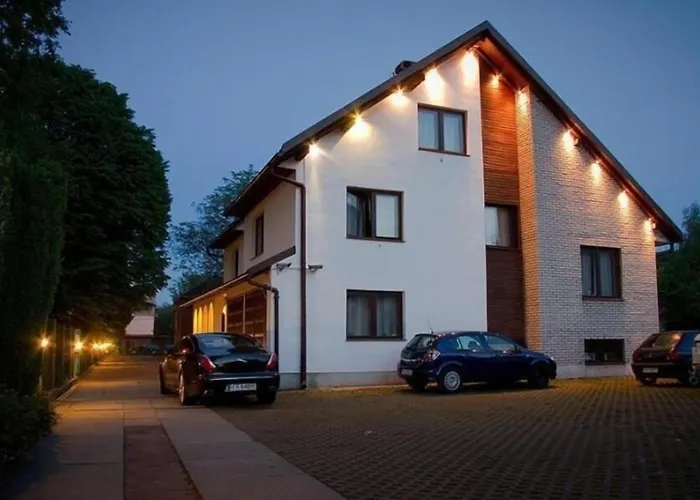 4 Couples & 4 Friends Guest house