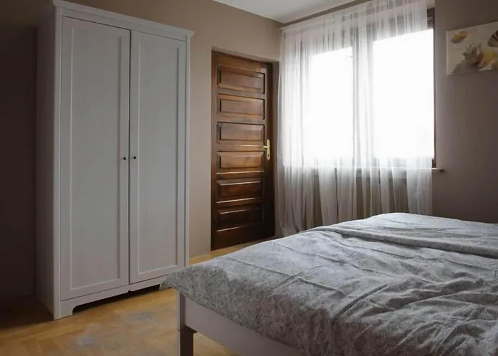 4 Couples & 4 Friends 2*