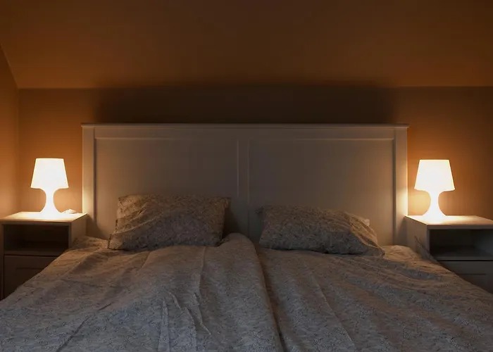 4 Couples & 4 Friends