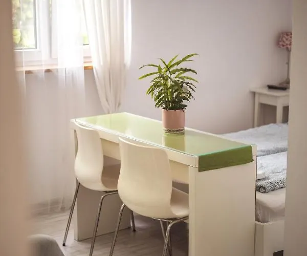 4 Couples & 4 Friends 2*